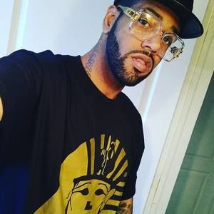 Meet your Posher, Derrick