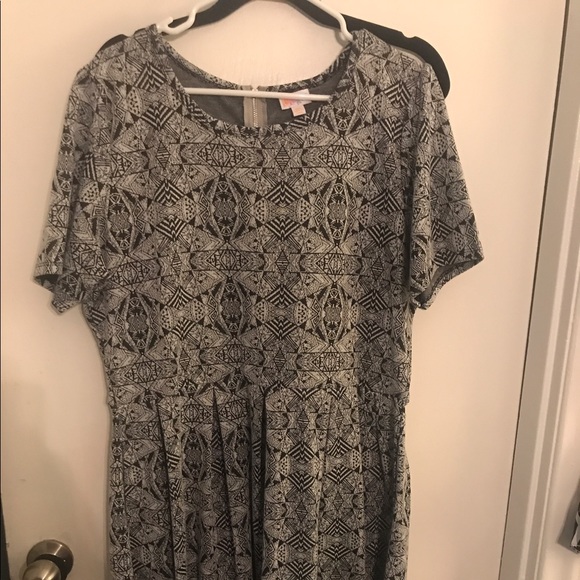 LuLaRoe Dresses & Skirts - ⭐️LuLaRoe Amelia Black/white pattern