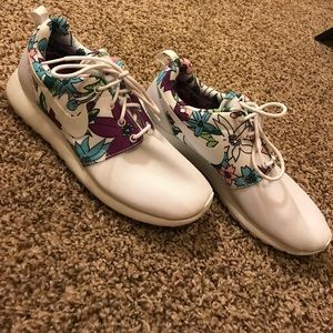 Floral Nike Roshe