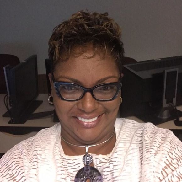Meet your Posher, Yolanda - Picture 1 of 1