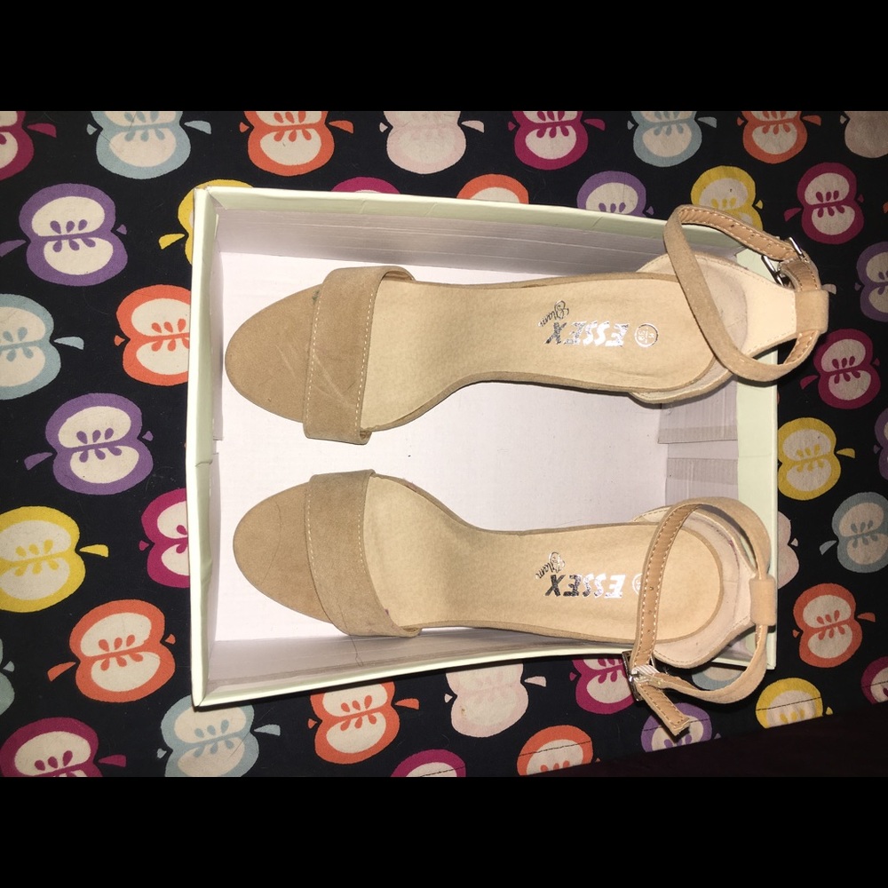 Size 9, Tan Heels