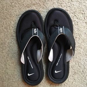 NIKE MEMORY FOAM FLIP FLOPS /SLIDES
