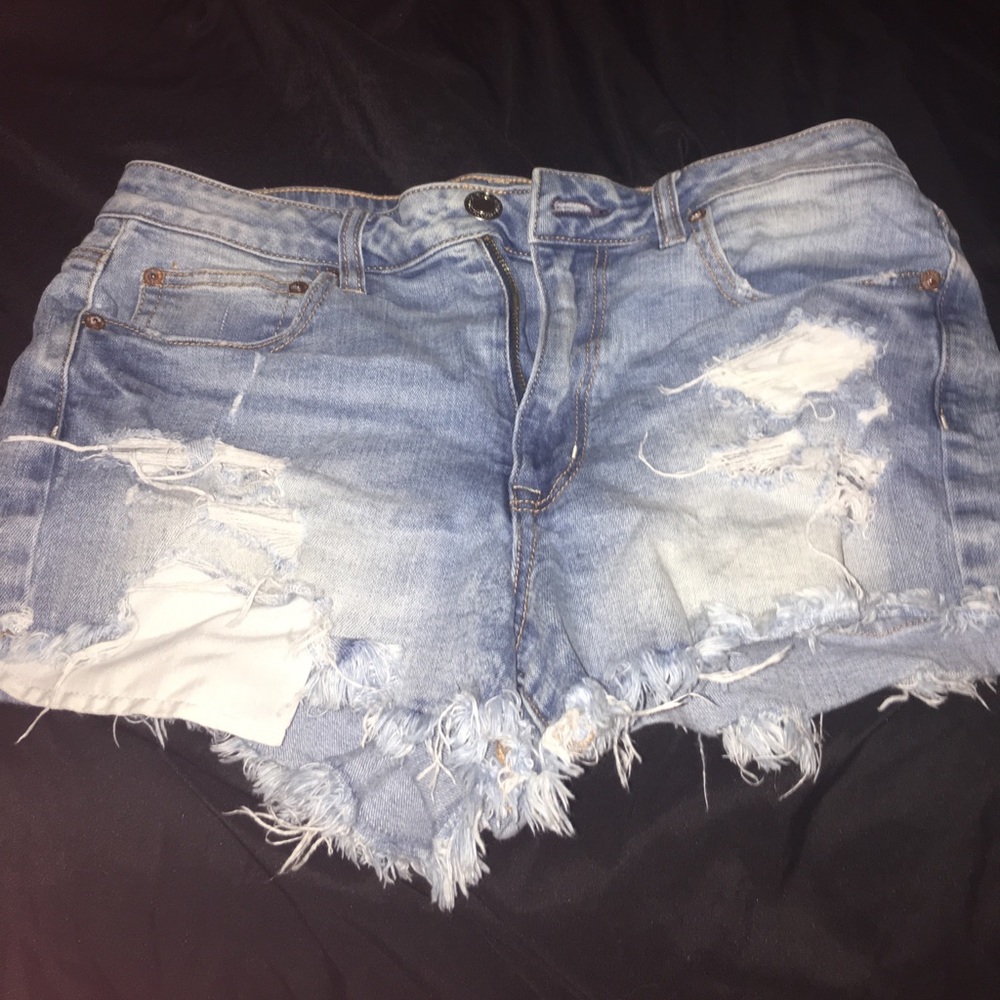 Light wash ripped denim shorts