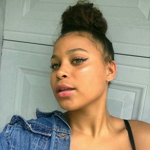 Meet your Posher, Lexie