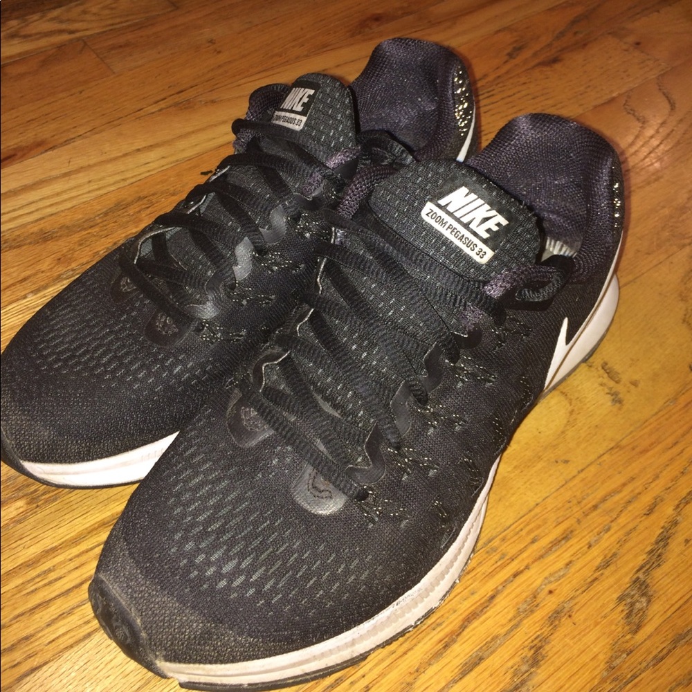 Size 7 Nike ZOOM Pegasus 33 (Lighty Used)