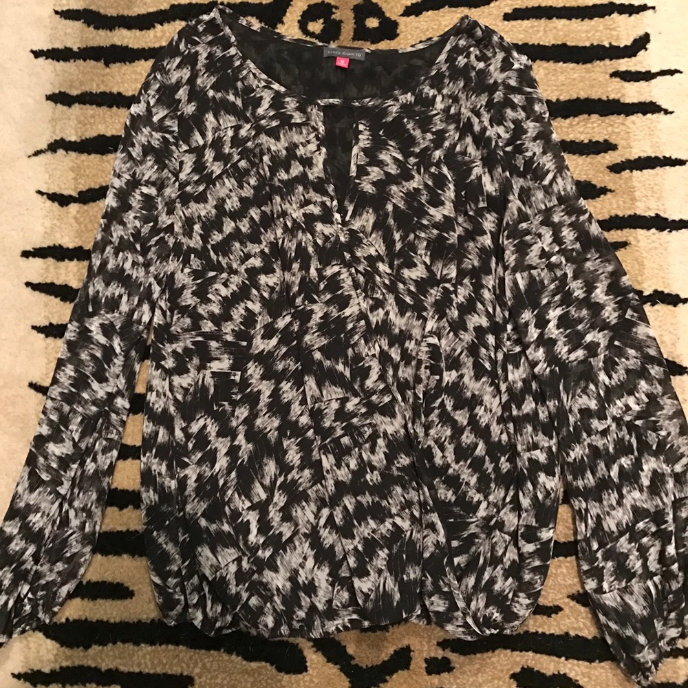 VINCE CAMUTO BLOUSE SIZE MEDIUM