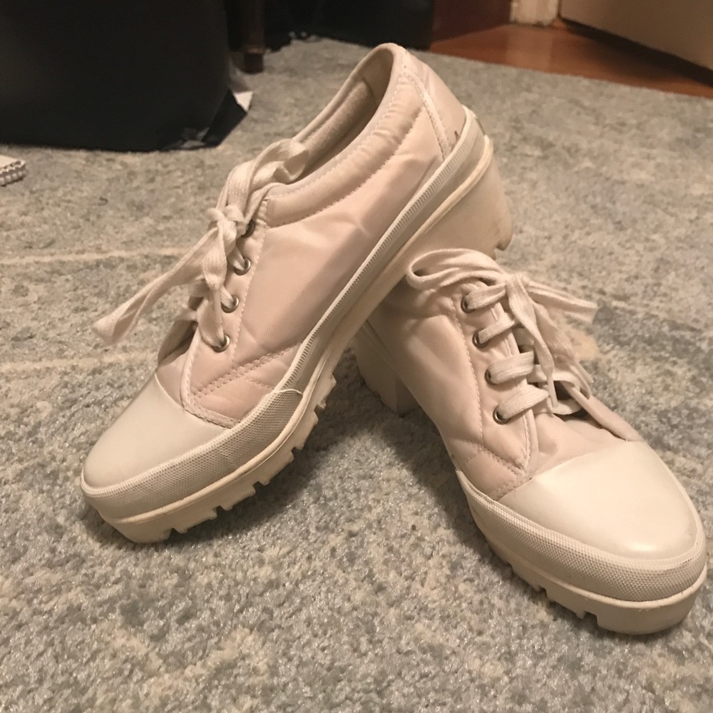 Vintage White Heeled Sneakers