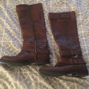 Enzo anoiolini brown leather boots.