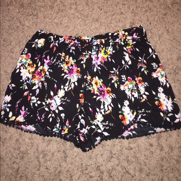 Floral Shorts with Pom-Pom detail💕 - Picture 1 of 3