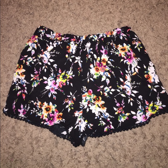 Floral Shorts with Pom-Pom detail💕 - Picture 2 of 3