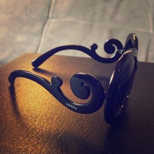 P sunglasses 😎