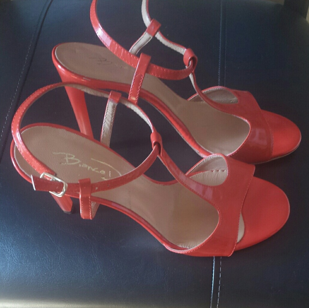 NEW, Italian leather. 3" heels.