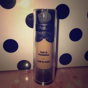 Kat Von D Lock-It Foundation Medium 54