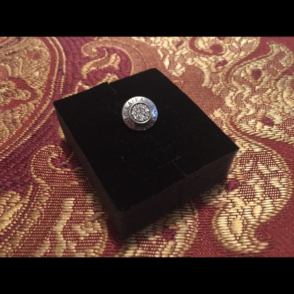 🎉SOLD🎉BRAND NEW PANDORA SIGNATURE STUD EARRINGS - Picture 4 of 7