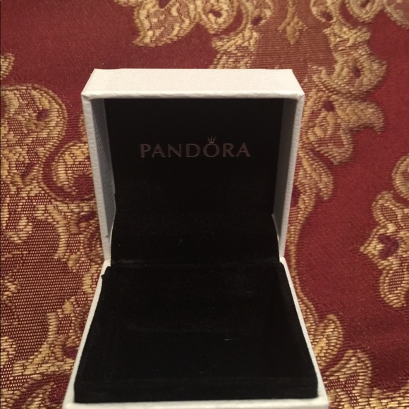 🎉SOLD🎉BRAND NEW PANDORA SIGNATURE STUD EARRINGS - Picture 7 of 7