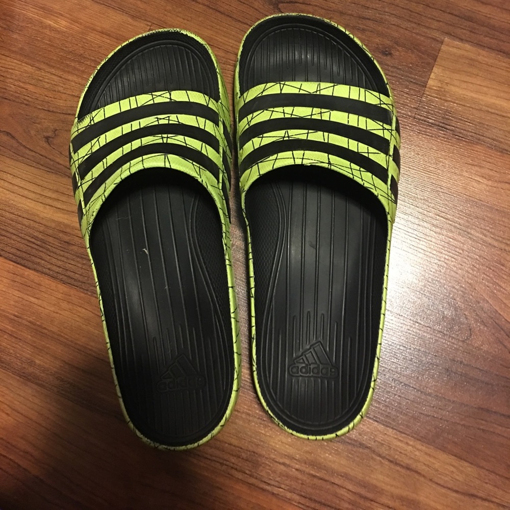 Highlighter Adidas Sandals
