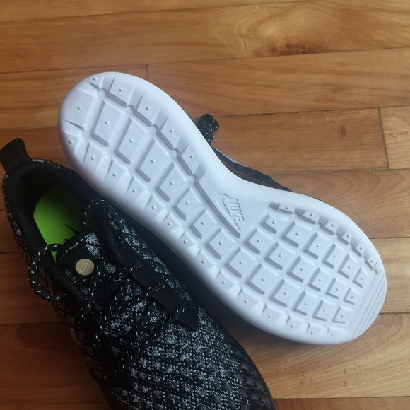 🚫✂️🎊HP🎊🌺NIB🌺 NIKE Roshe Two Flyknit 365 - Picture 4 of 4