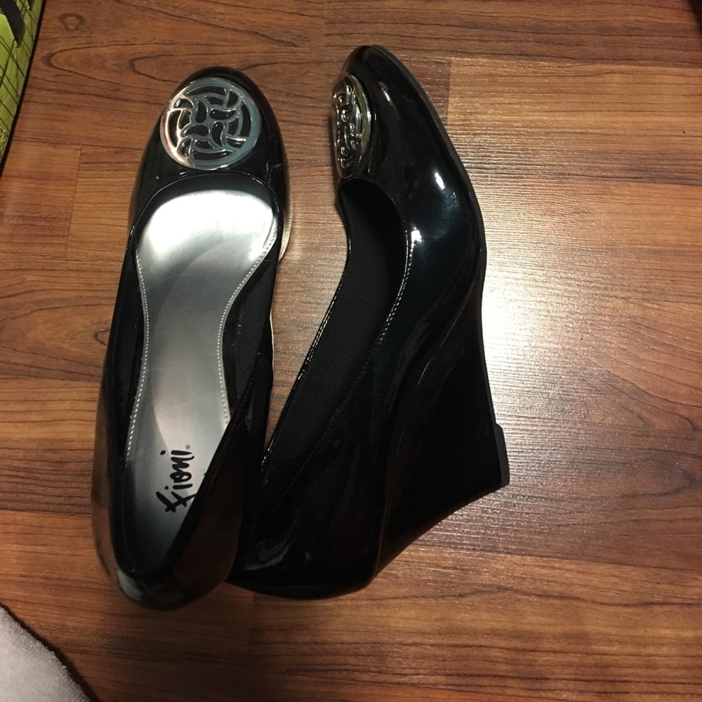 Black Wedges