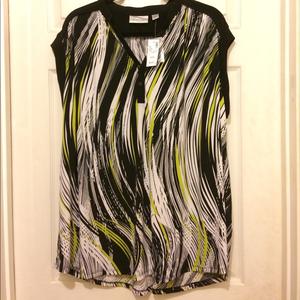 ⭐️Avenue Blouse size 22/24 Brand new ⭐️