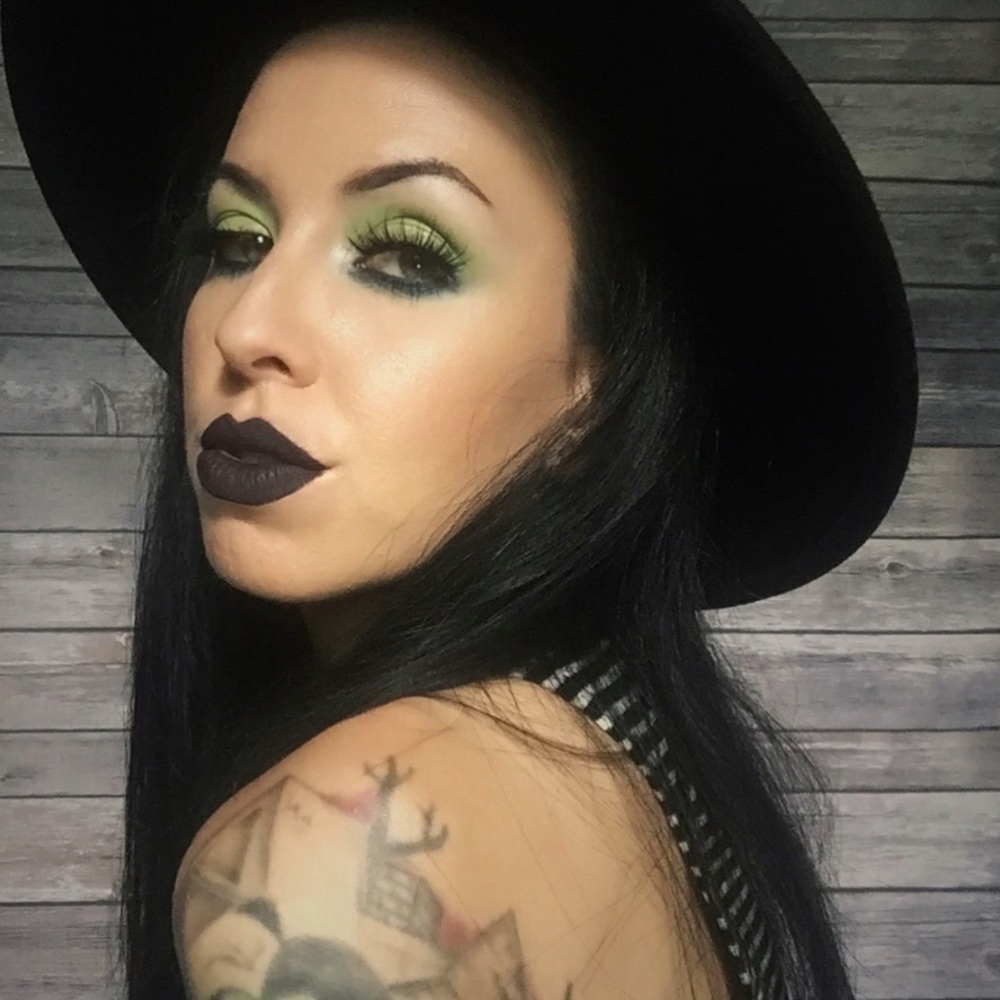 Meet your Posher, Tashie