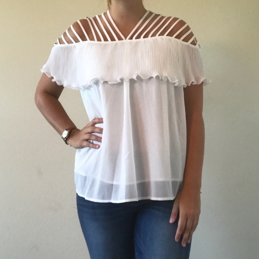 Fun white top!! - Picture 1 of 3