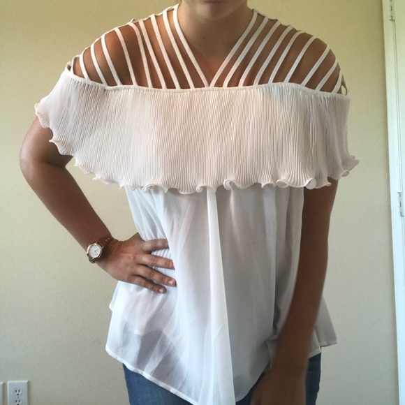 Fun white top!! - Picture 3 of 3