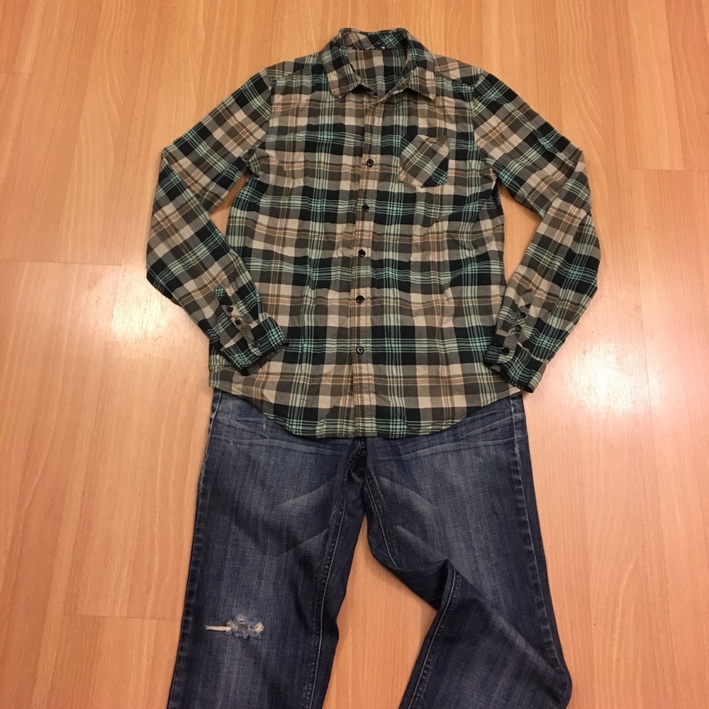 Men's M button up shirt.