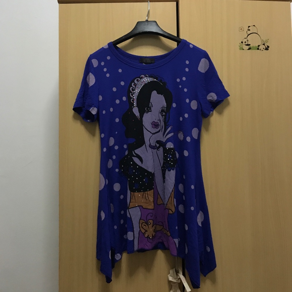 Flowy Semi-Long Graphic T-Shirt