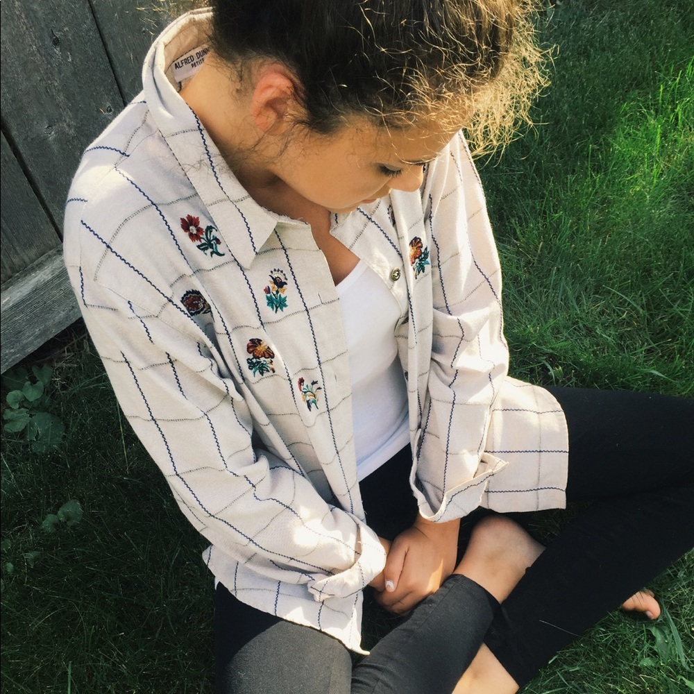 Vintage embroidered button up!!