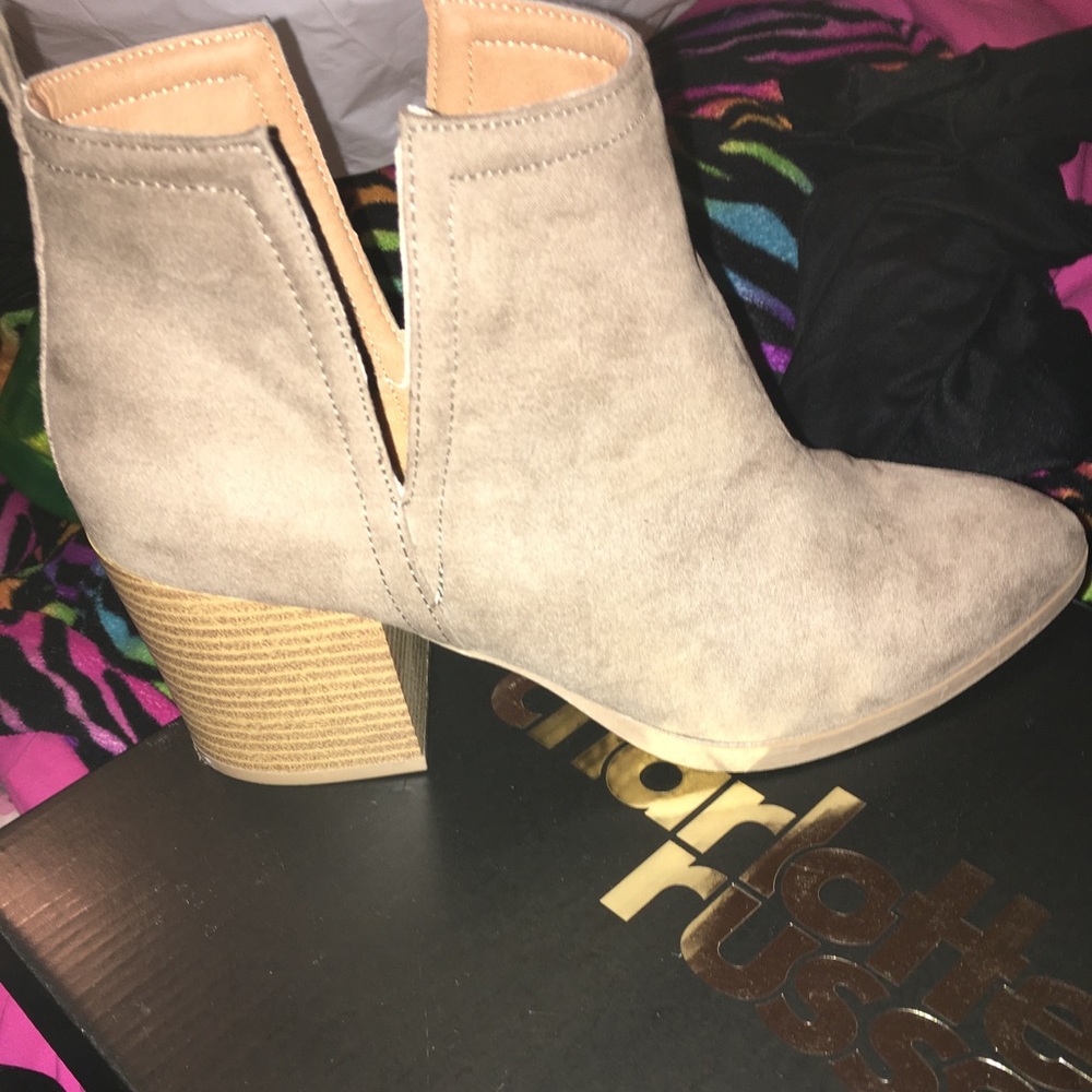 Taupe Booties ✨