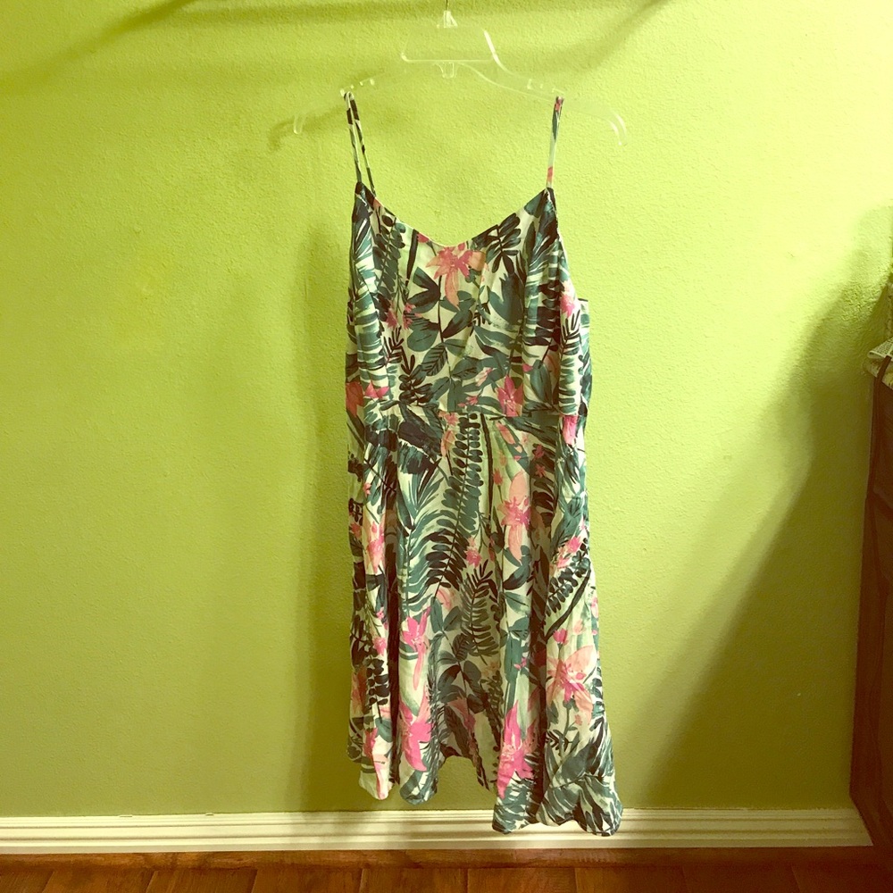 Old Navy tropical palm pattern sun dress