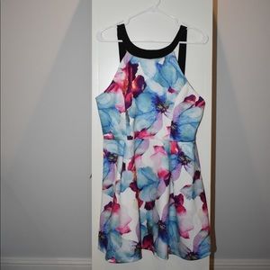 Cute dress and only worn once.