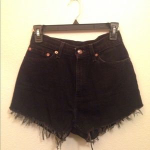 PERFECT 512 Vintage Levi Distressed Denim Shorts