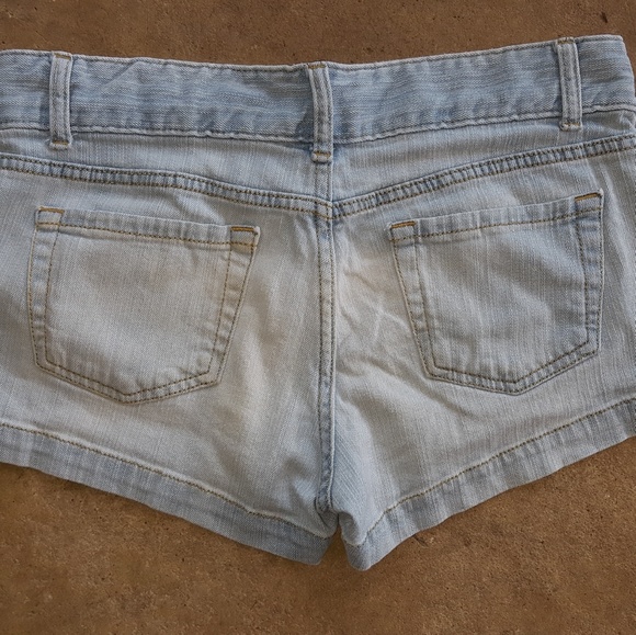 Shorts - Picture 3 of 3