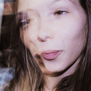 Meet your Posher, Chloe