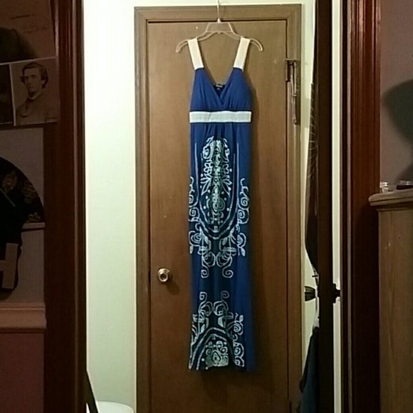 Dress - Picture 1 of 3