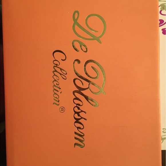 De Blossom Collection Dressy Sandals - Picture 3 of 3