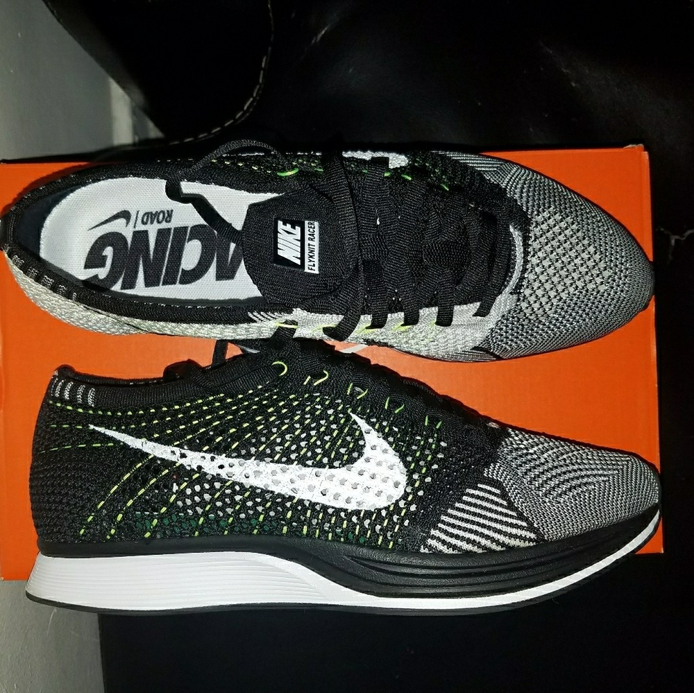 NIKE Flyknit Racer