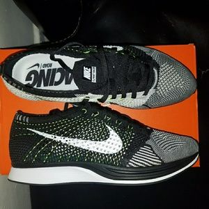 NIKE Flyknit Racer