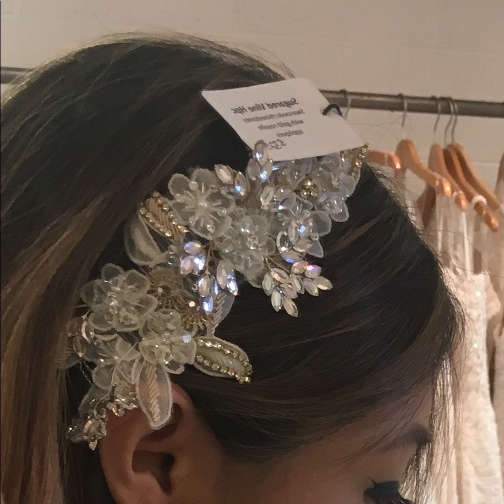 Justine M Couture Wedding head piece