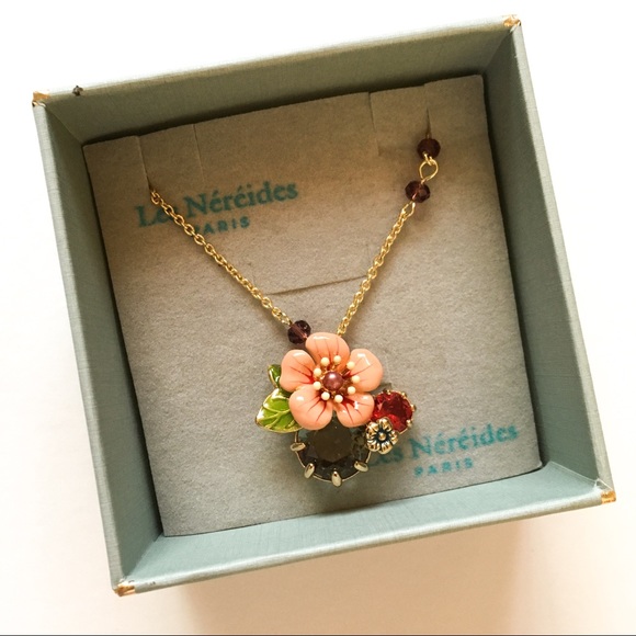 Les Nereides pink floral crystal necklace - Picture 2 of 8