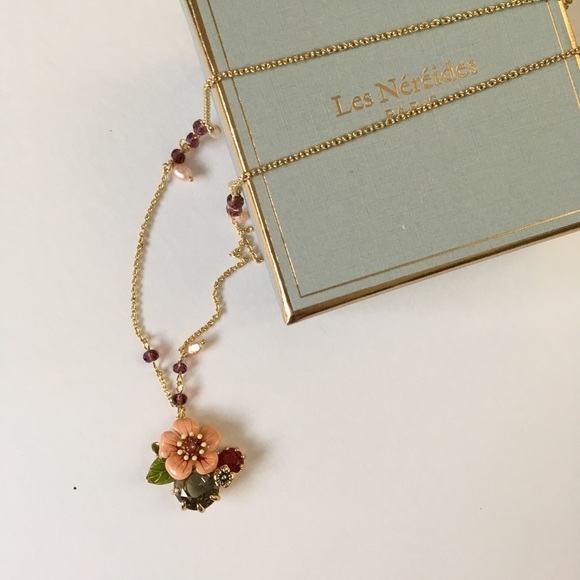 Les Nereides pink floral crystal necklace - Picture 4 of 8