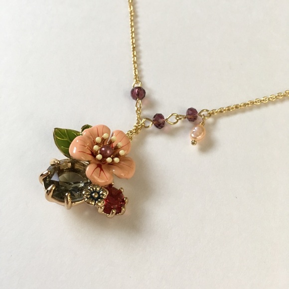 Les Nereides pink floral crystal necklace - Picture 7 of 8