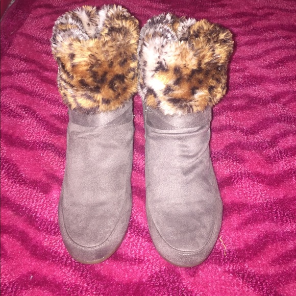 Taupe fold over ankle booties with cheetah trim - Picture 3 of 8