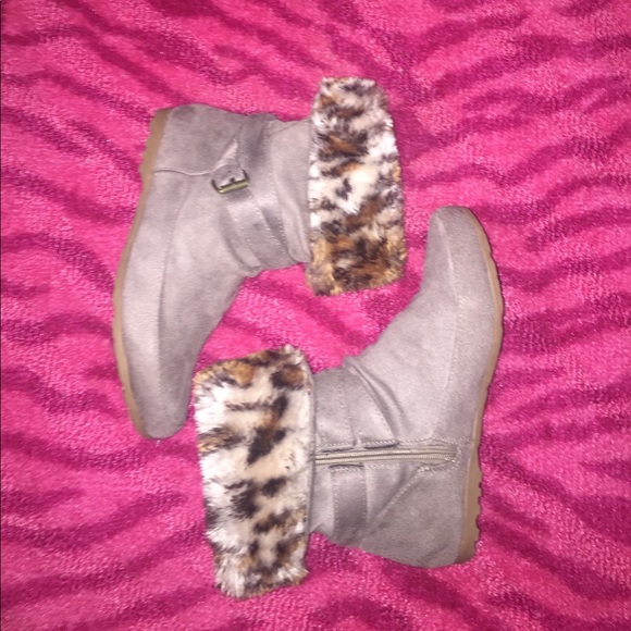Taupe fold over ankle booties with cheetah trim - Picture 4 of 8
