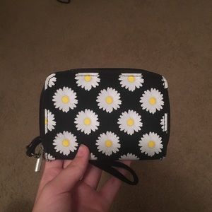 daisy wallet/ wristlet
