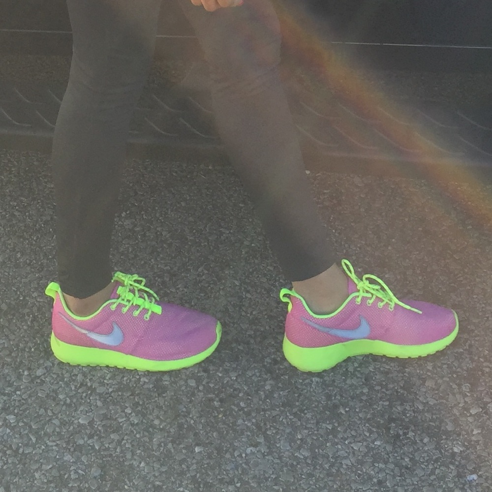 Nike roshe runs.