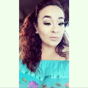 Meet your Posher, Claudia