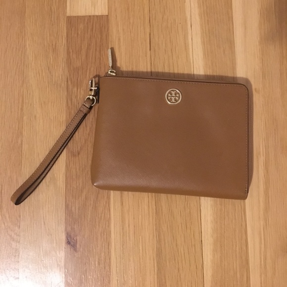 Tory Burch Handbags - EUC Tory Burch Robinson Pebbled Wristlet
