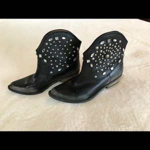 LUCKY low cut studded boots